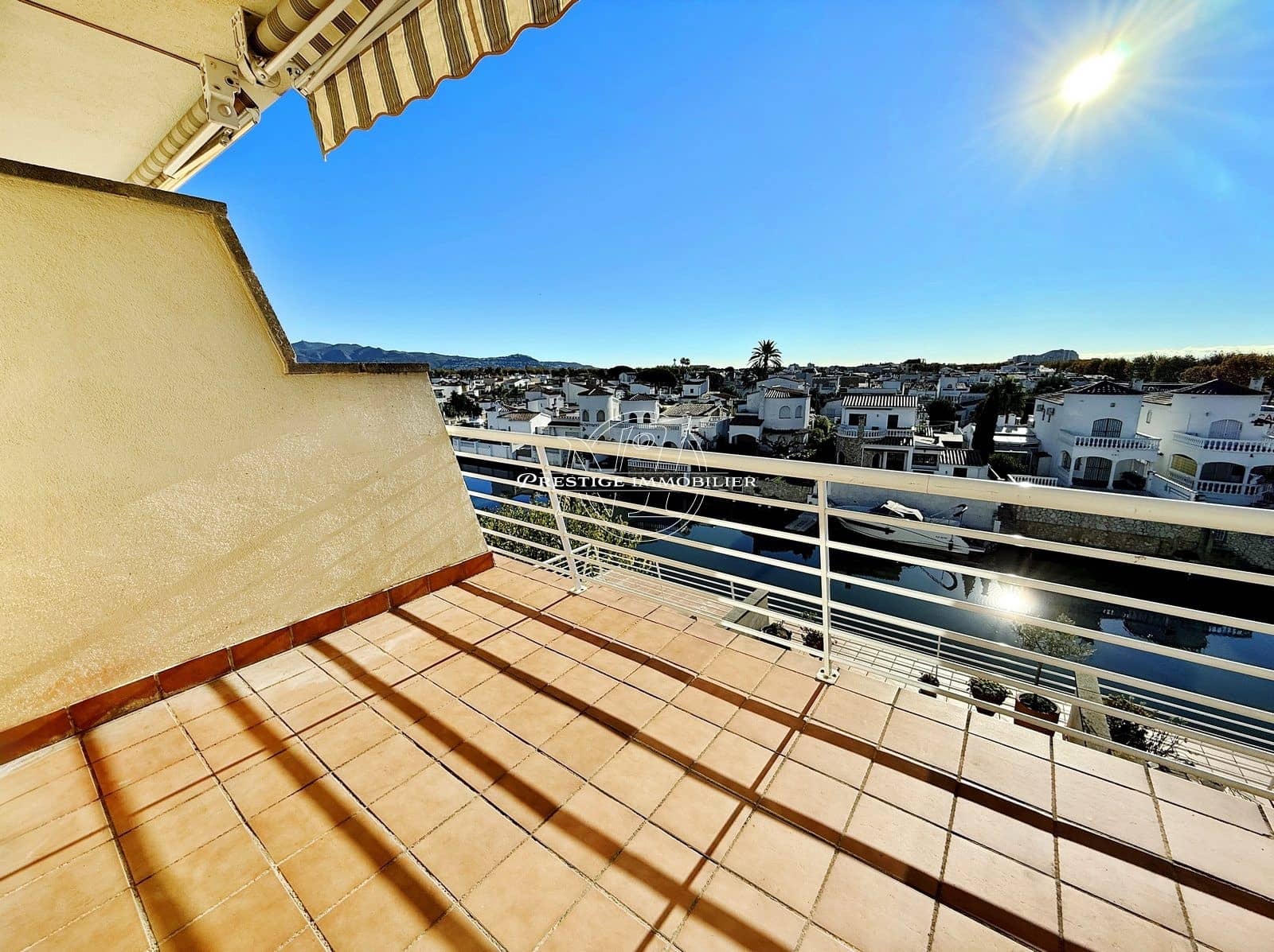 2 bedroom Apartment for sale in Empuriabrava with pool - € 199,000 (Ref: 9404755)