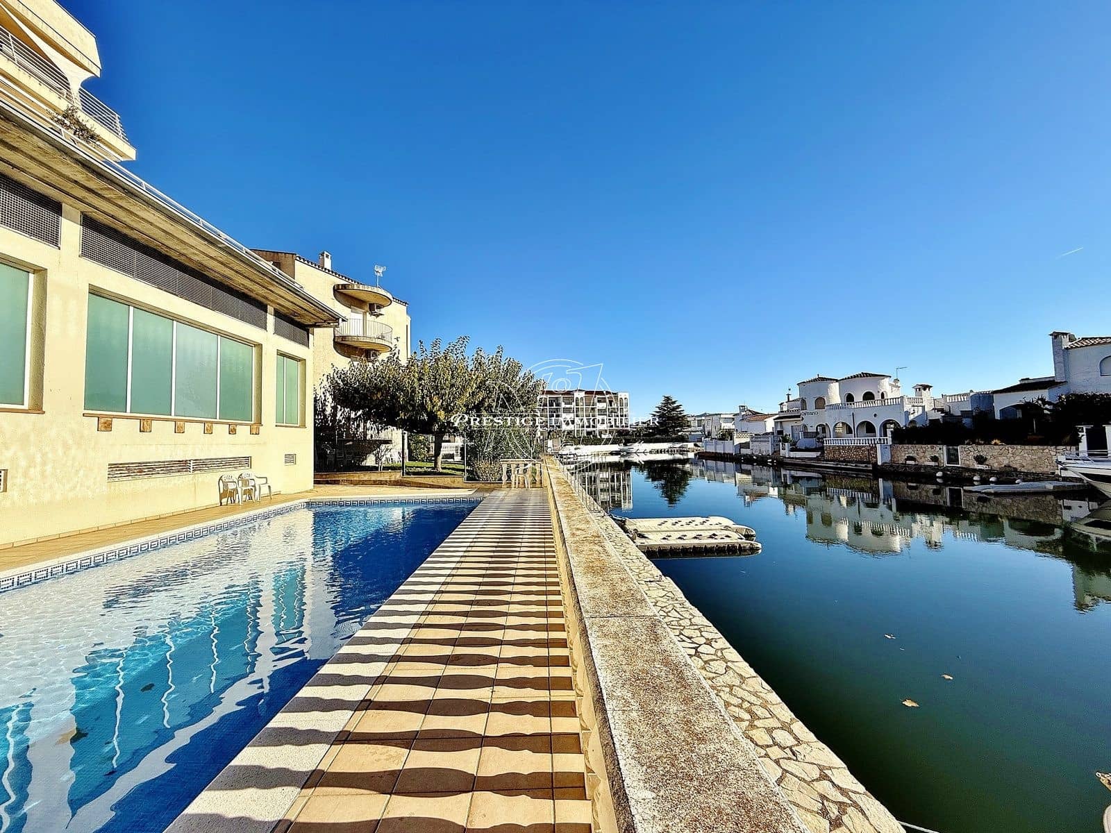 2 bedroom Apartment for sale in Empuriabrava with pool - € 199,000 (Ref: 9404755)