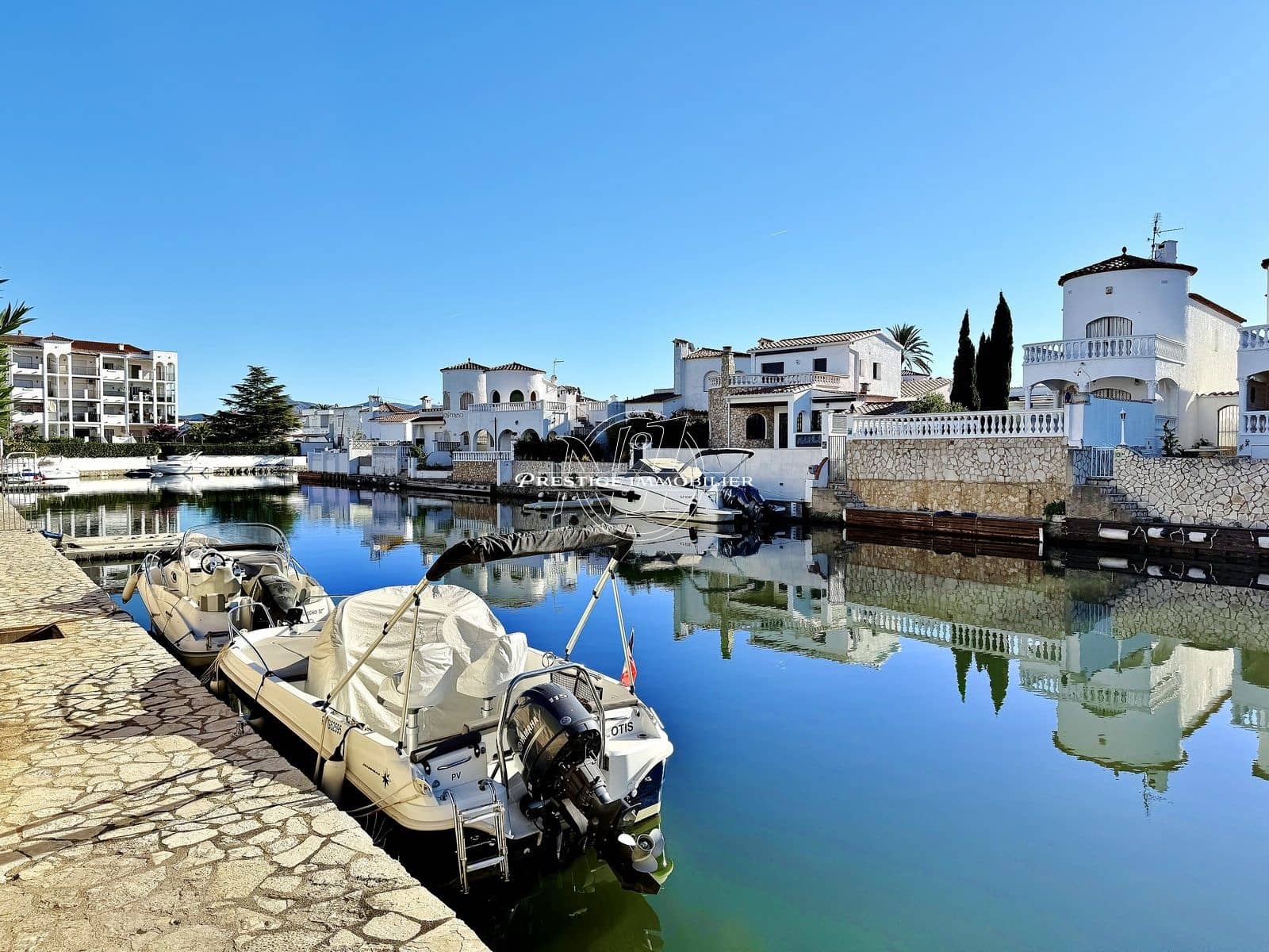 2 bedroom Apartment for sale in Empuriabrava with pool - € 199,000 (Ref: 9404755)