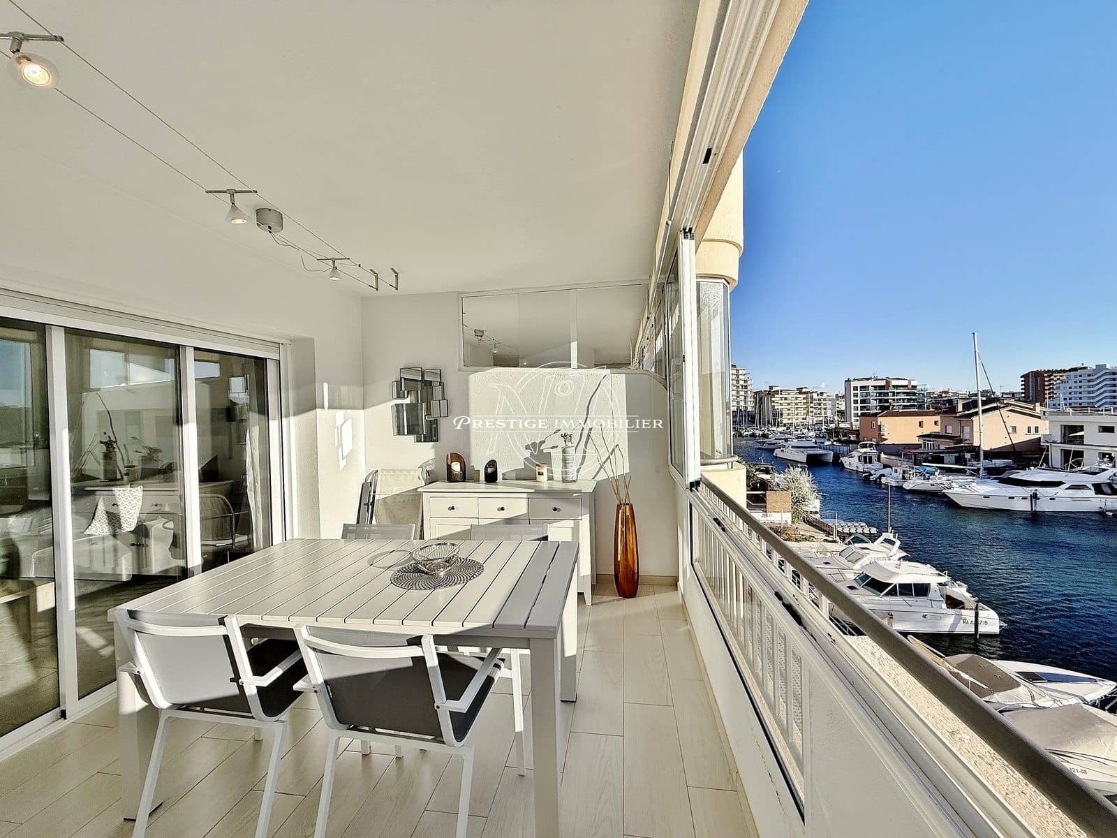 2 bedroom Apartment for sale in Roses - € 330,000 (Ref: 9415242)