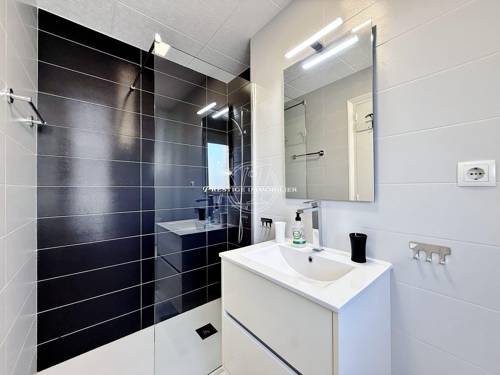 2 bedroom Apartment for sale in Roses - € 330,000 (Ref: 9415242)