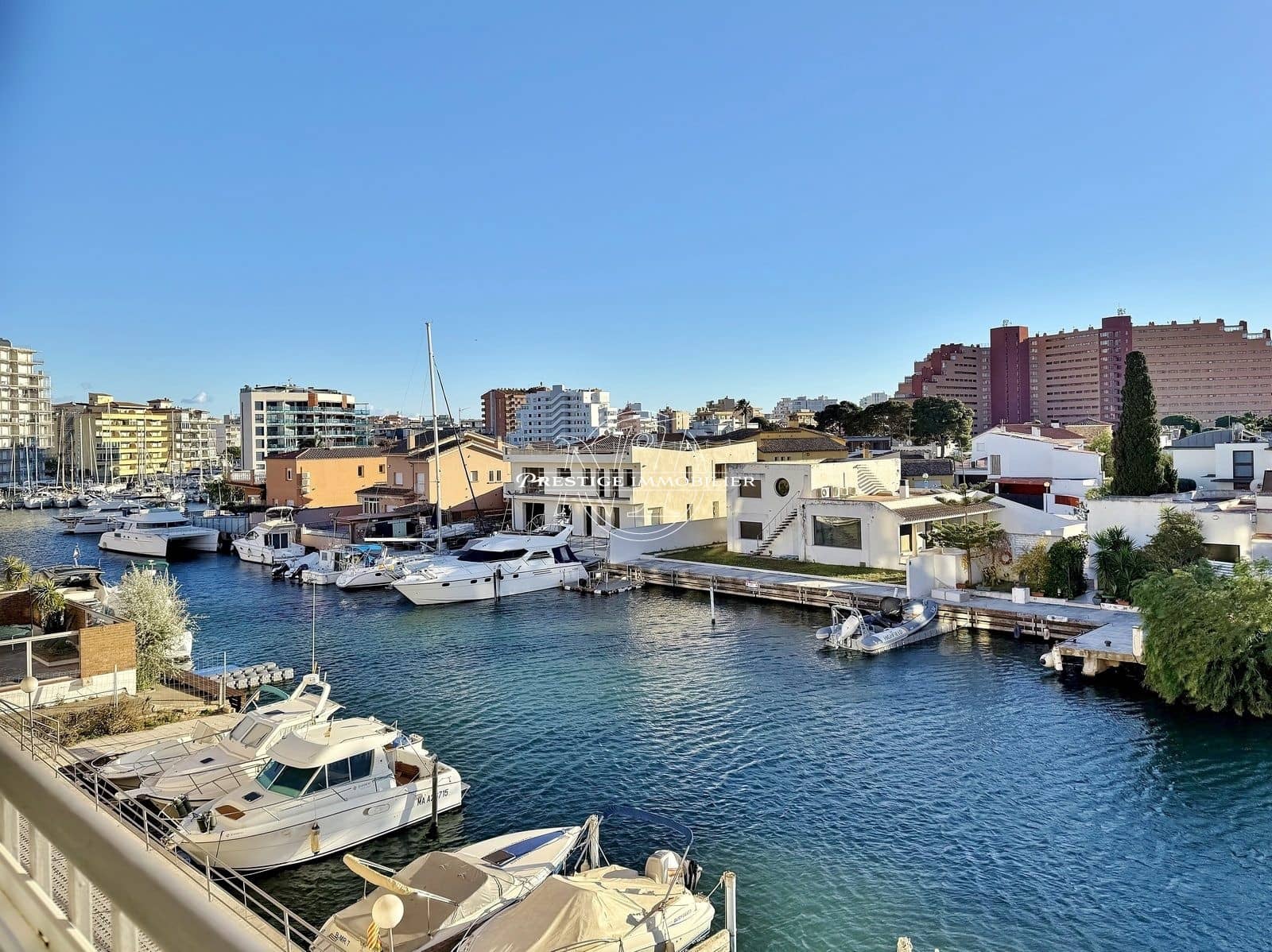 2 bedroom Apartment for sale in Roses - € 330,000 (Ref: 9415242)