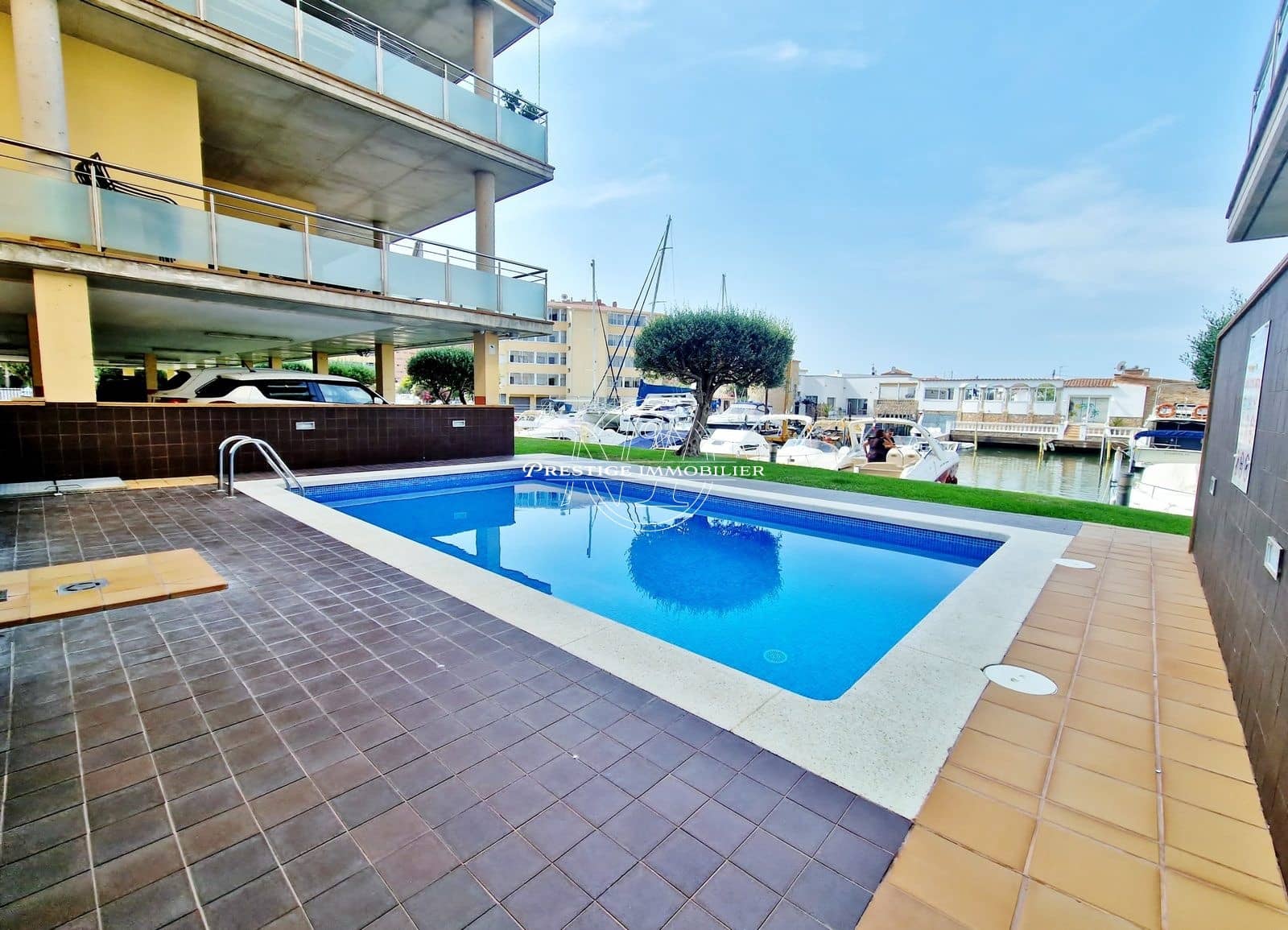 1 bedroom Apartment for sale in Roses with pool - € 227,000 (Ref: 9433271)