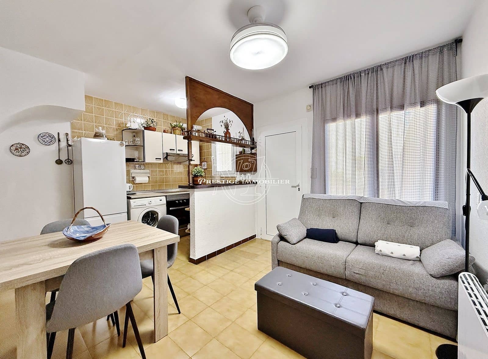 2 bedroom Apartment for sale in Roses with pool - € 245,000 (Ref: 9433377)