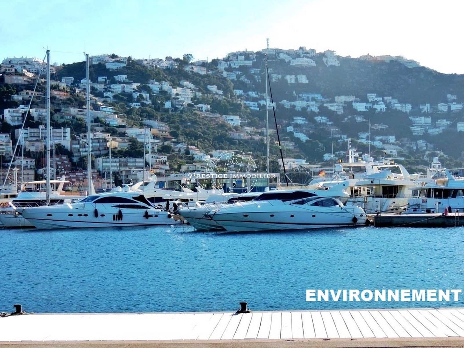 2 bedroom Apartment for sale in Roses with pool - € 245,000 (Ref: 9433377)