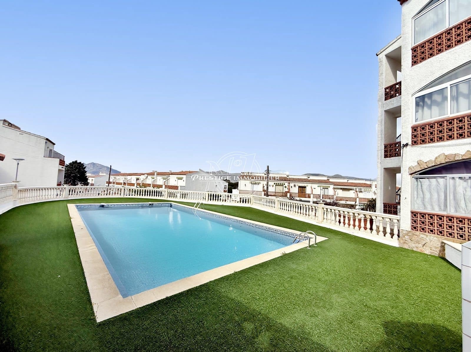 2 bedroom Apartment for sale in Roses with pool - € 245,000 (Ref: 9433377)