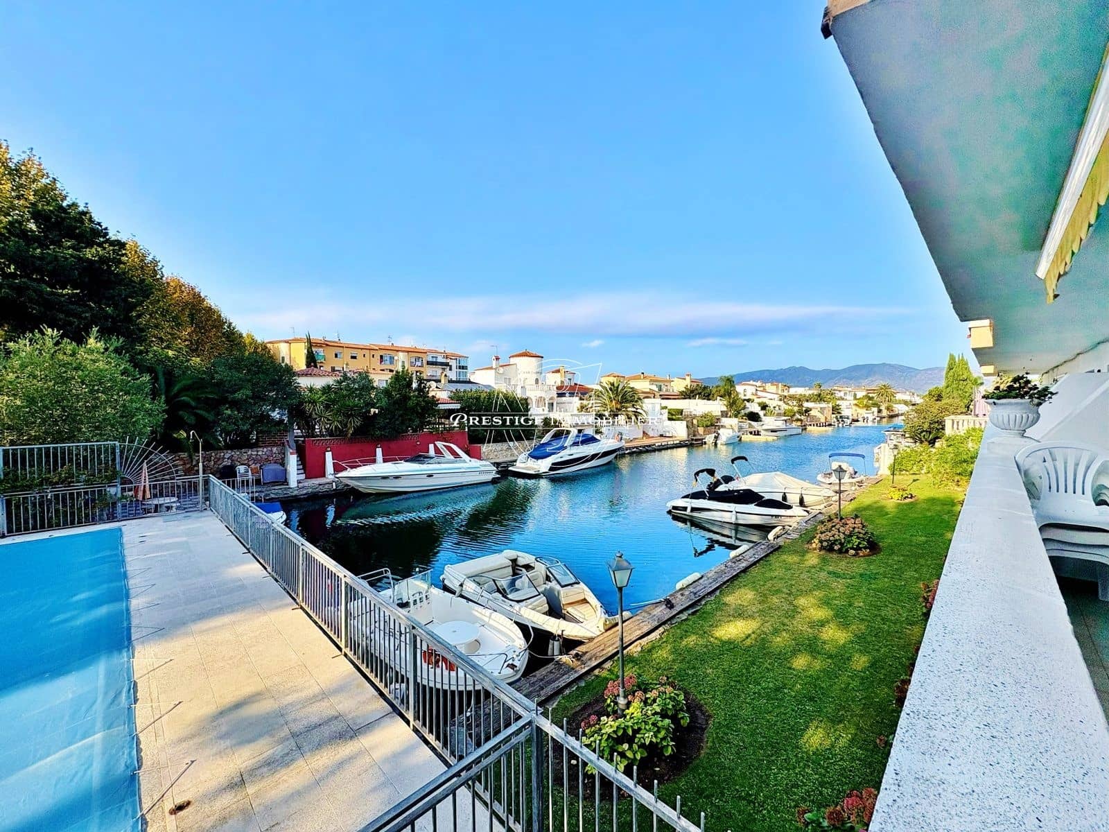 1 bedroom Apartment for sale in Empuriabrava with pool - € 159,000 (Ref: 9448670)