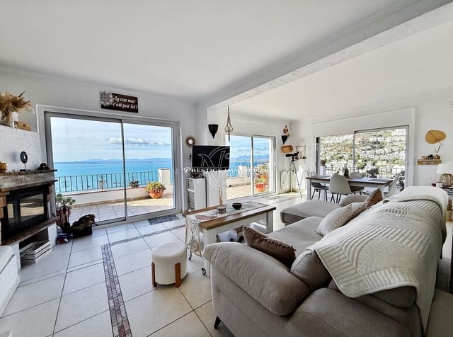 Chalet de 4 habitaciones en Roses en venta con piscina - 695.000 € (Ref: 9511983)