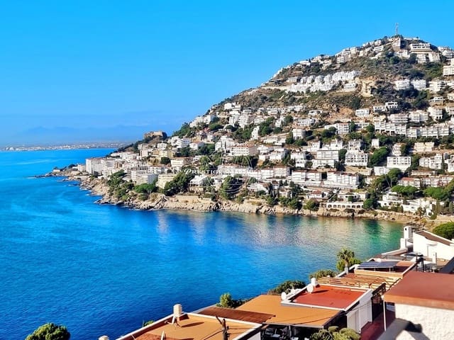 Chalet de 4 habitaciones en Roses en venta con piscina - 695.000 € (Ref: 9511983)