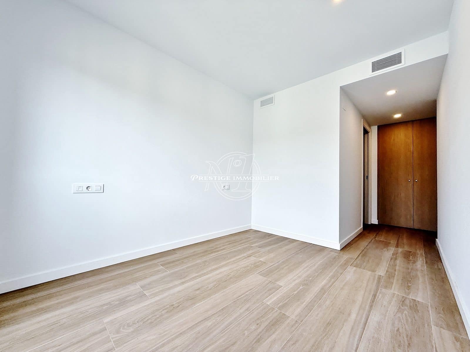 3 bedroom Apartment for sale in Roses with pool - € 347,800 (Ref: 9518866)