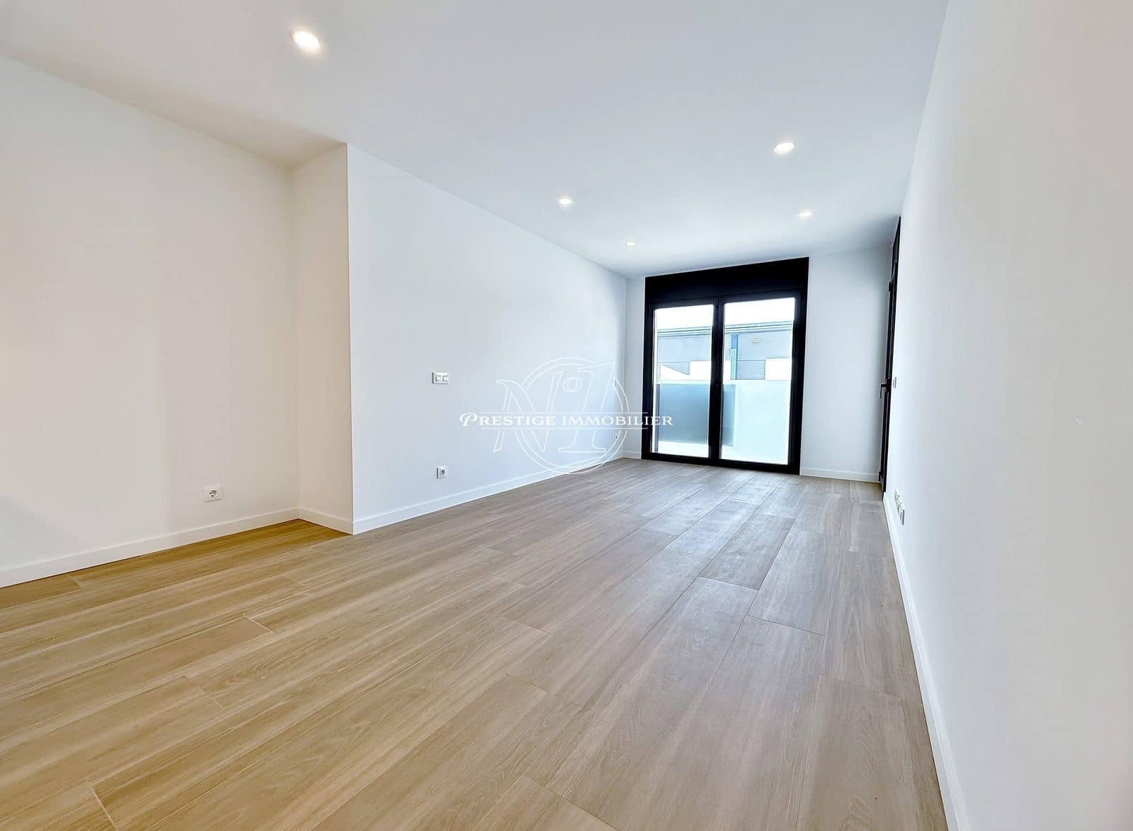 3 bedroom Apartment for sale in Roses with pool - € 347,800 (Ref: 9518866)