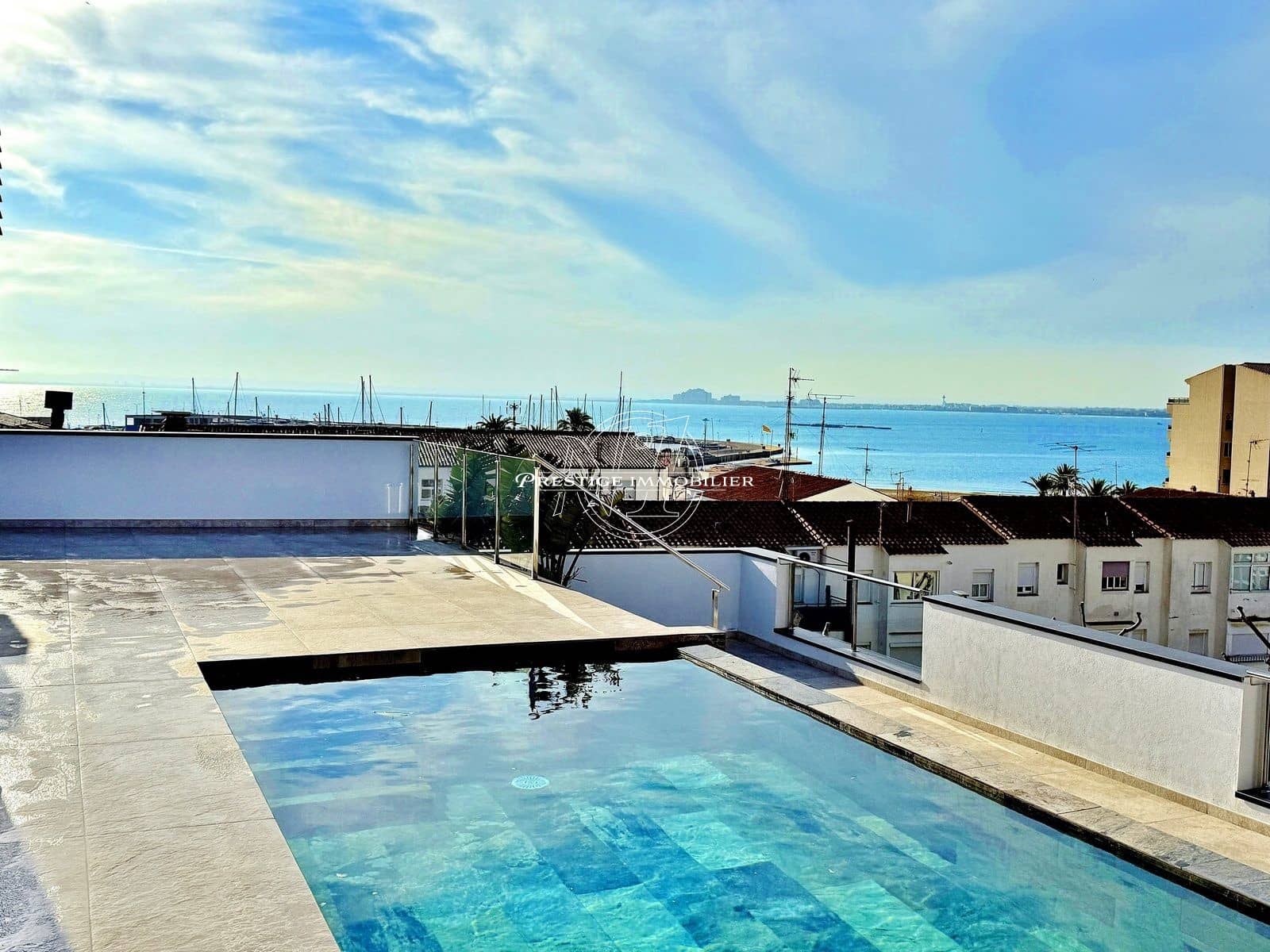 3 bedroom Apartment for sale in Roses with pool - € 347,800 (Ref: 9518866)