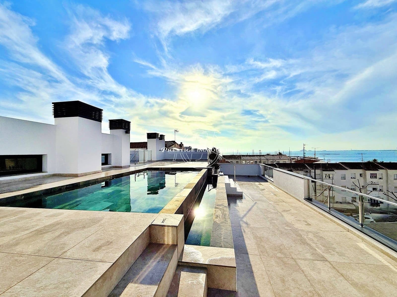 3 bedroom Apartment for sale in Roses with pool - € 347,800 (Ref: 9518866)