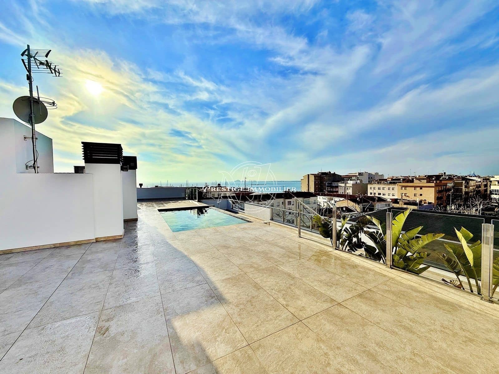 3 bedroom Apartment for sale in Roses with pool - € 347,800 (Ref: 9518866)