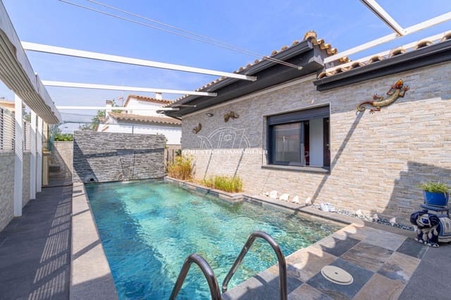 3 soverom Villa til salgs i Empuriabrava, Castelló d'Empúries med svømmebasseng - € 530 000 (Ref: 9524113)
