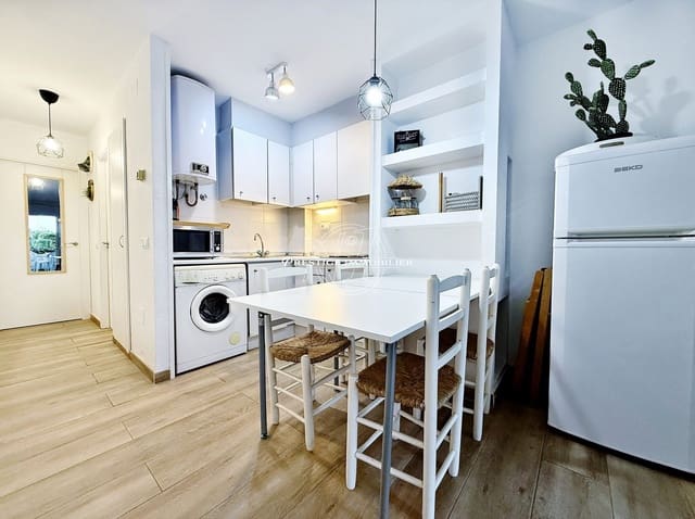 2 soverom Leilighet til salgs i Roses med svømmebasseng - € 159 000 (Ref: 9547120)