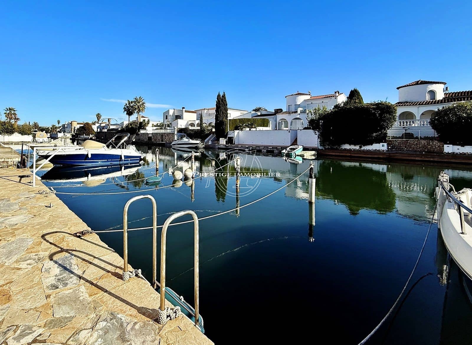 Casa de 3 habitaciones en Empuriabrava en venta - 375.000 € (Ref: 9557783)