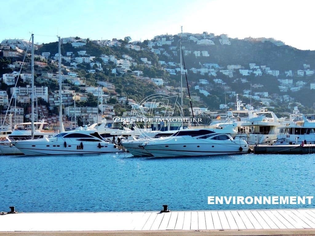 2 slaapkamer Appartement te koop in Roses - € 385.000 (Ref: 9615391)