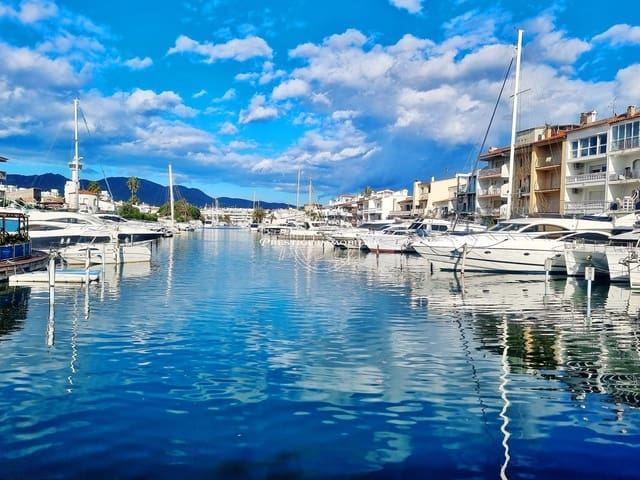 Garage til salg i Empuriabrava, Castelló d'Empúries - € 285.000 (Ref: 9626522)