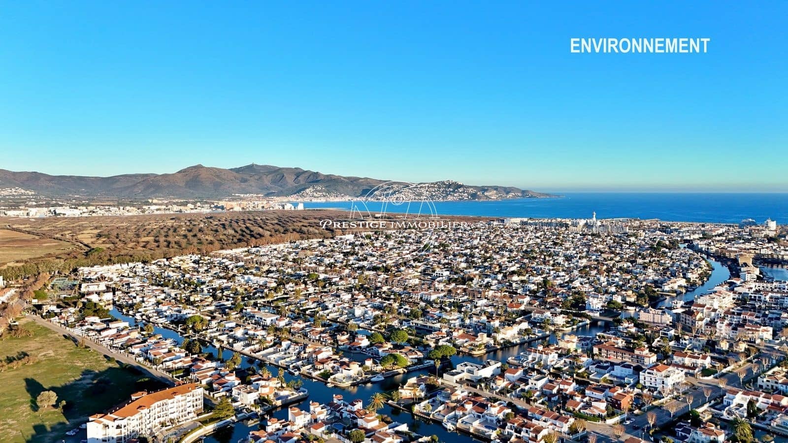 Garage til salg i Empuriabrava - € 285.000 (Ref: 9626522)