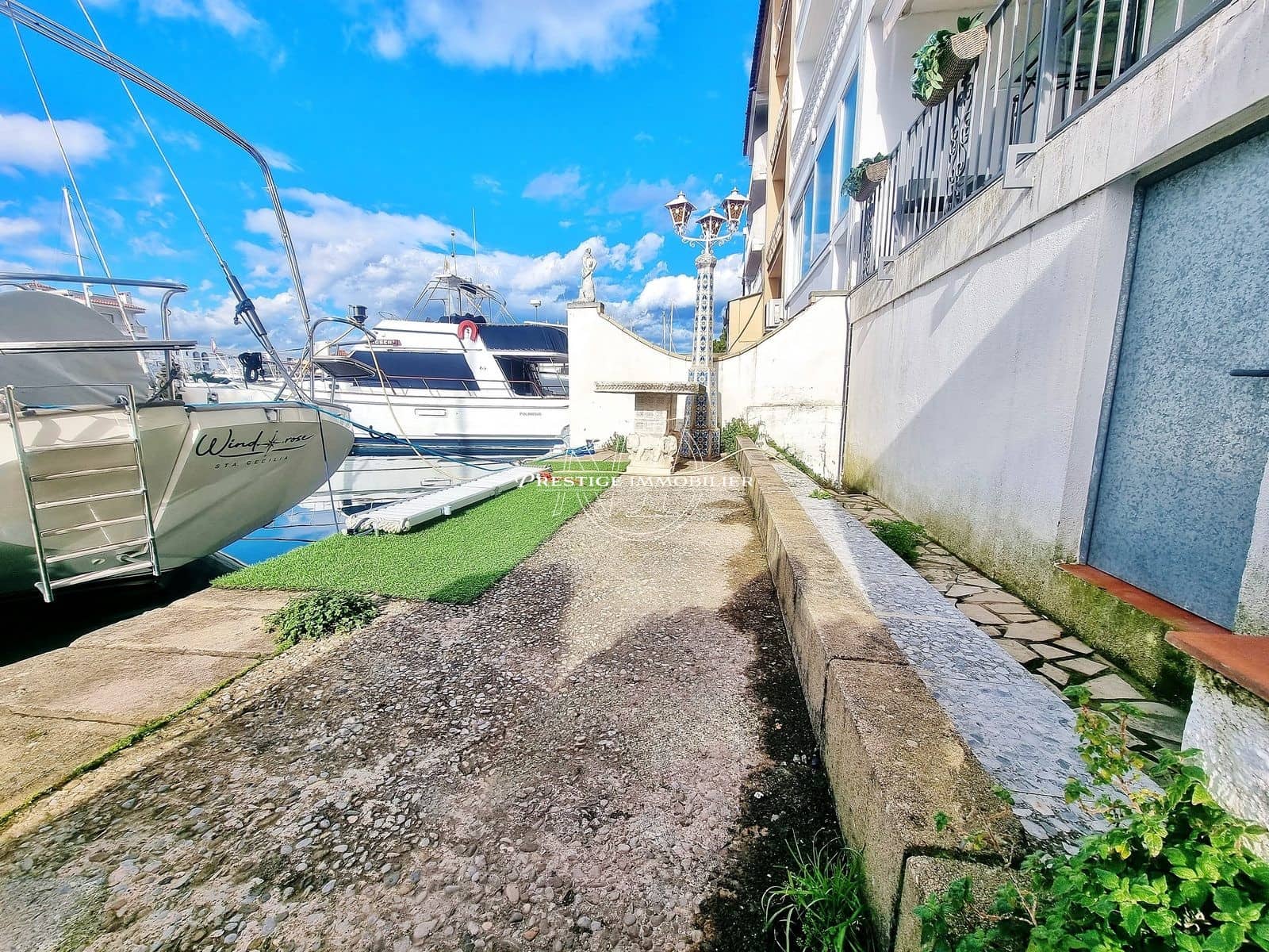 Garage til salg i Empuriabrava - € 285.000 (Ref: 9626522)