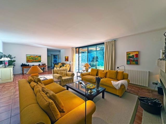 3 slaapkamer Villa te koop in Navata met zwembad - € 980.000 (Ref: 9655864)