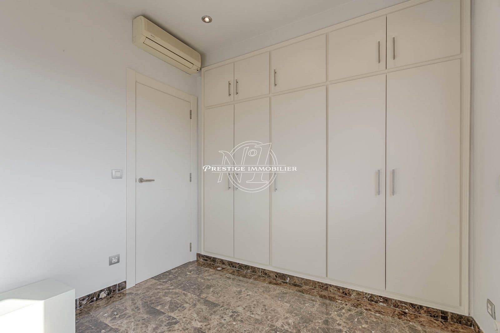 Chalet de 5 habitaciones en La Jonquera en venta con piscina - 890.000 € (Ref: 9665388)