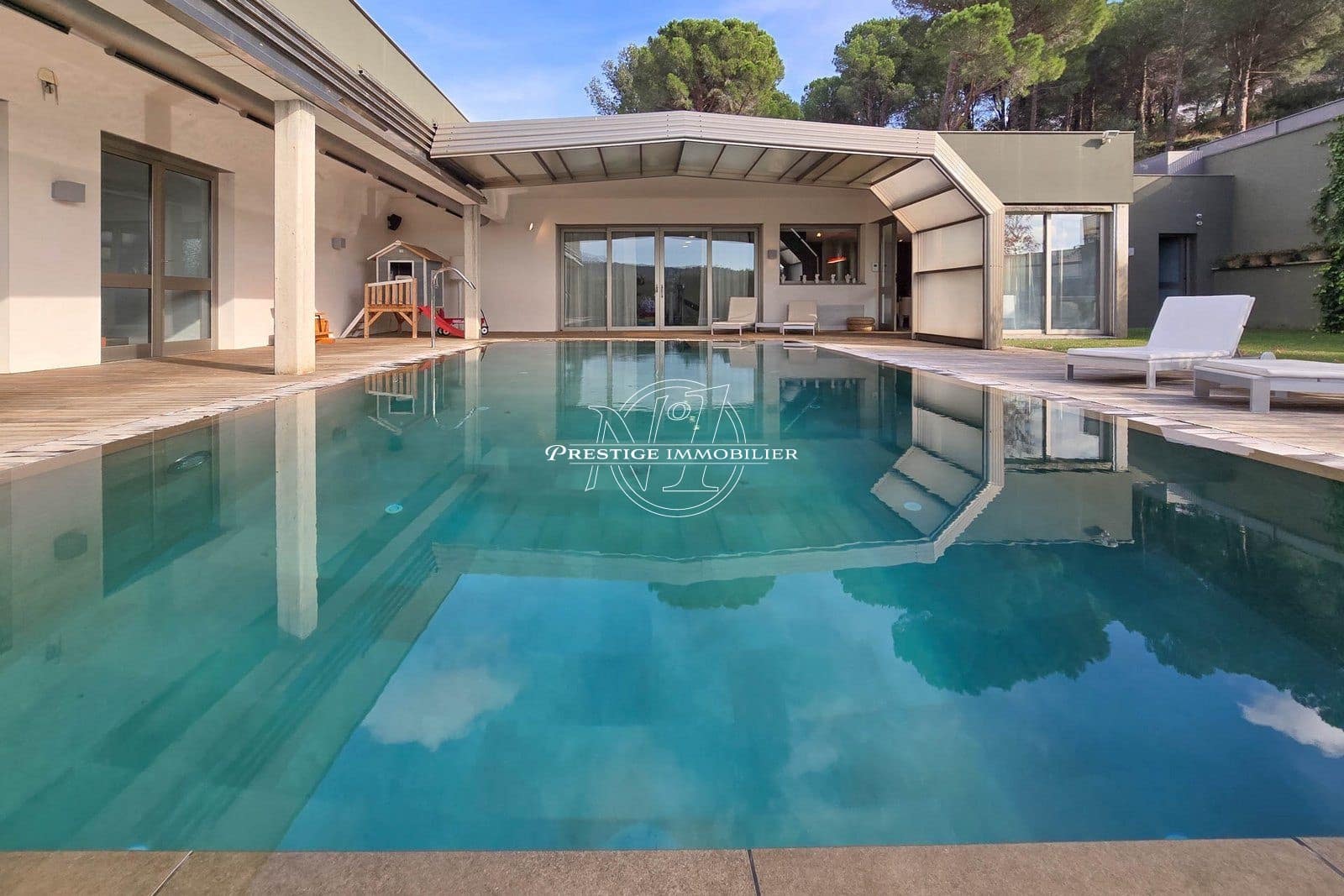 Chalet de 5 habitaciones en La Jonquera en venta con piscina - 890.000 € (Ref: 9665388)