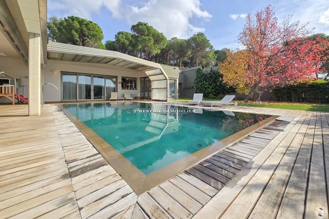 Chalet de 5 habitaciones en La Jonquera en venta con piscina - 890.000 € (Ref: 9665388)