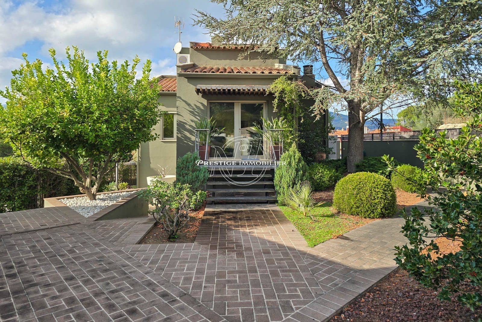 Chalet de 5 habitaciones en La Jonquera en venta con piscina - 890.000 € (Ref: 9665388)