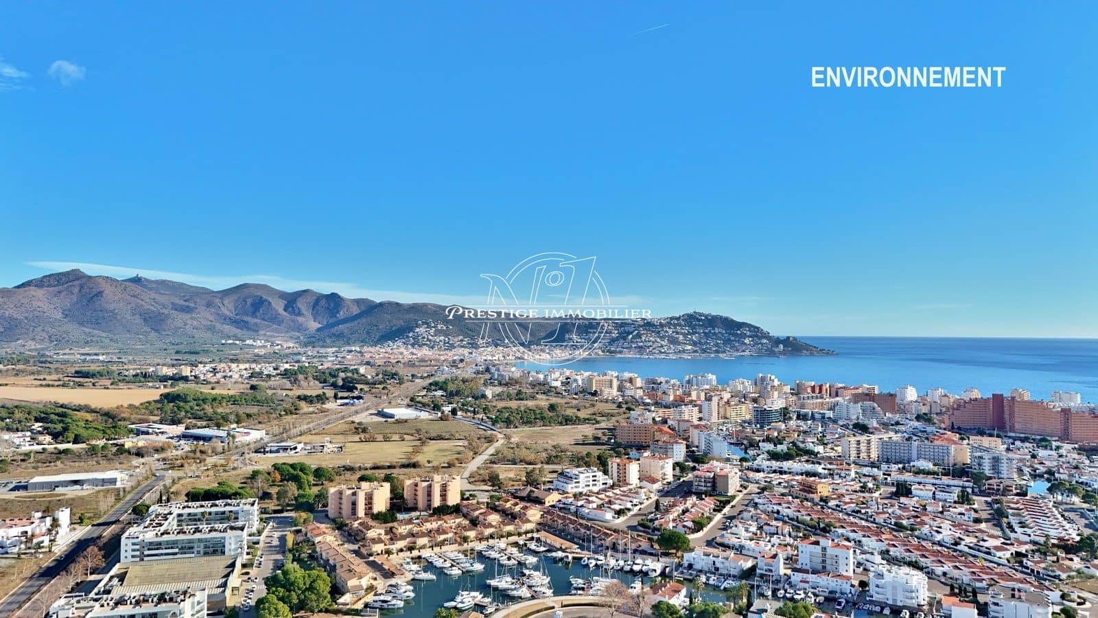 2 bedroom Apartment for sale in Roses - € 319,000 (Ref: 9677432)