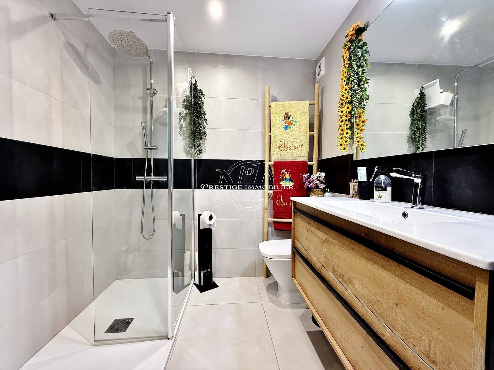 2 bedroom Apartment for sale in Roses - € 349,000 (Ref: 9681430)