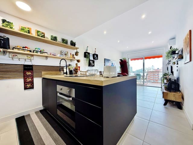 2 bedroom Apartment for sale in Roses - € 349,000 (Ref: 9681430)