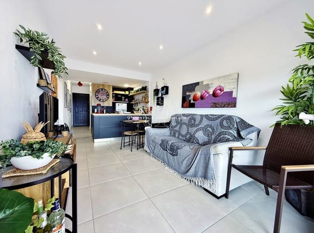 2 bedroom Apartment for sale in Roses - € 349,000 (Ref: 9681430)