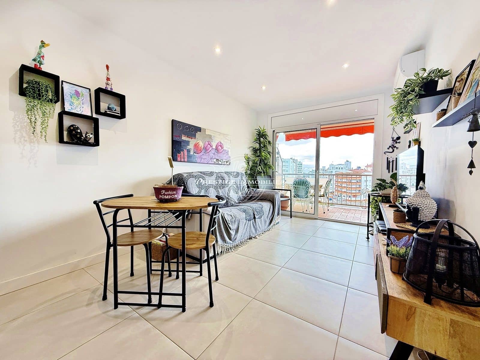 2 bedroom Apartment for sale in Roses - € 349,000 (Ref: 9681430)