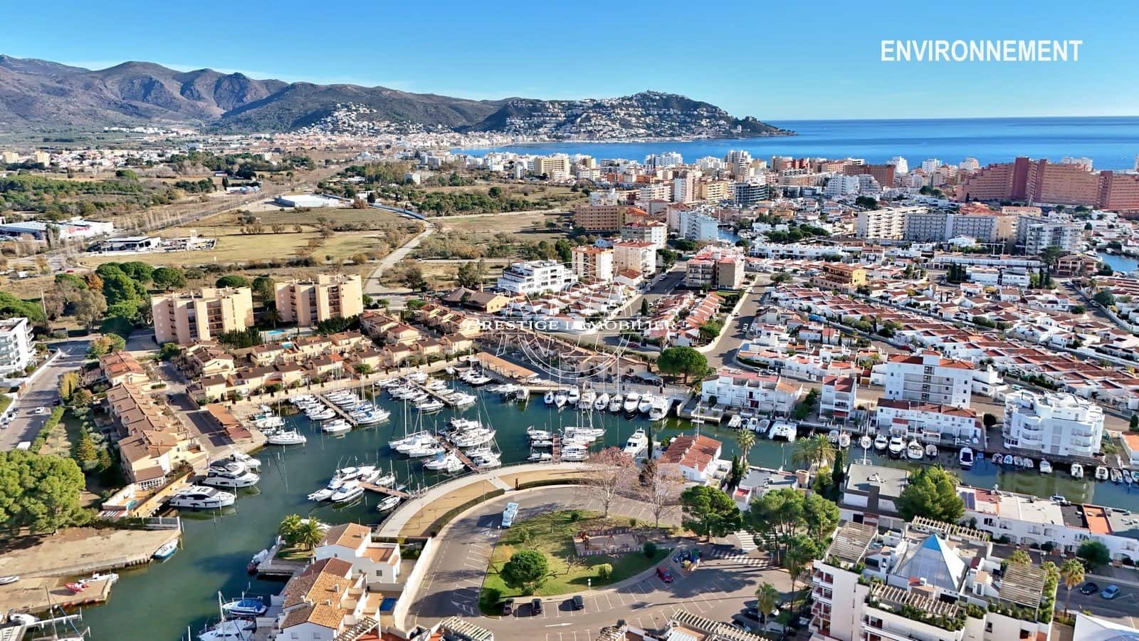 2 bedroom Apartment for sale in Roses - € 349,000 (Ref: 9681430)