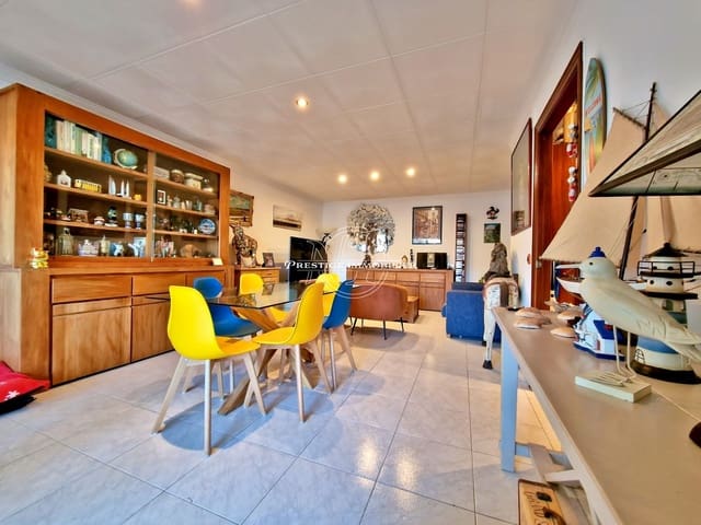 3 slaapkamer Appartement te koop in Roses - € 306.000 (Ref: 9711842)