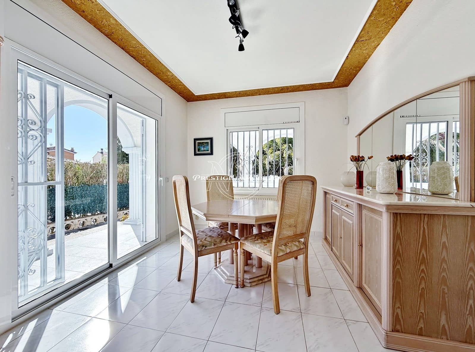 4 makuuhuone Huvila myytävänä paikassa Empuriabrava - 509 000 € (Ref: 9726535)