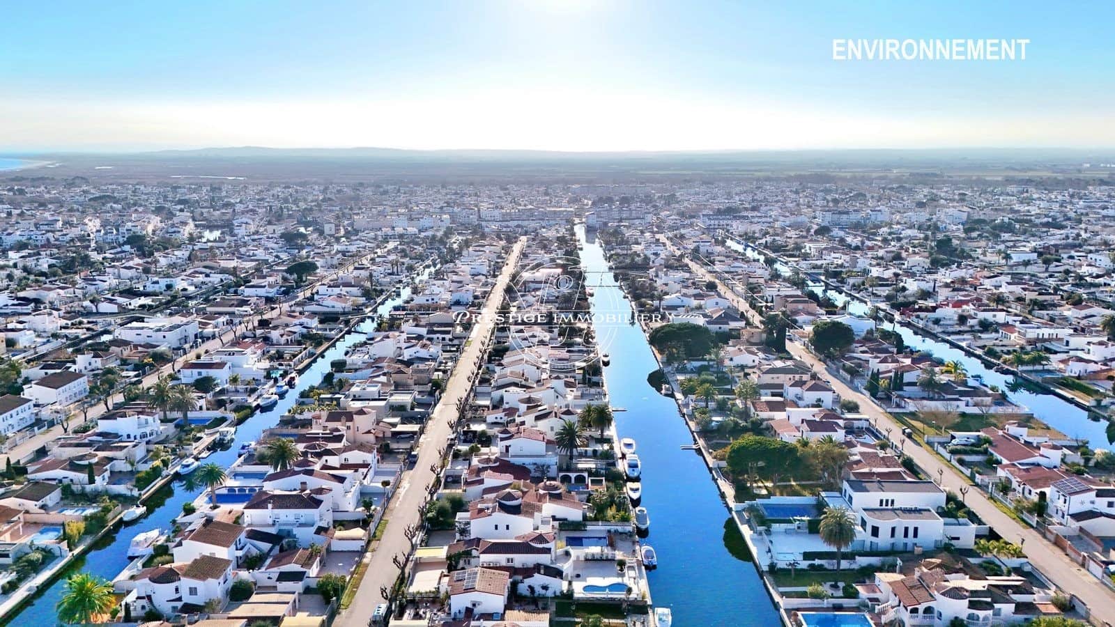 4 makuuhuone Huvila myytävänä paikassa Empuriabrava - 509 000 € (Ref: 9726535)