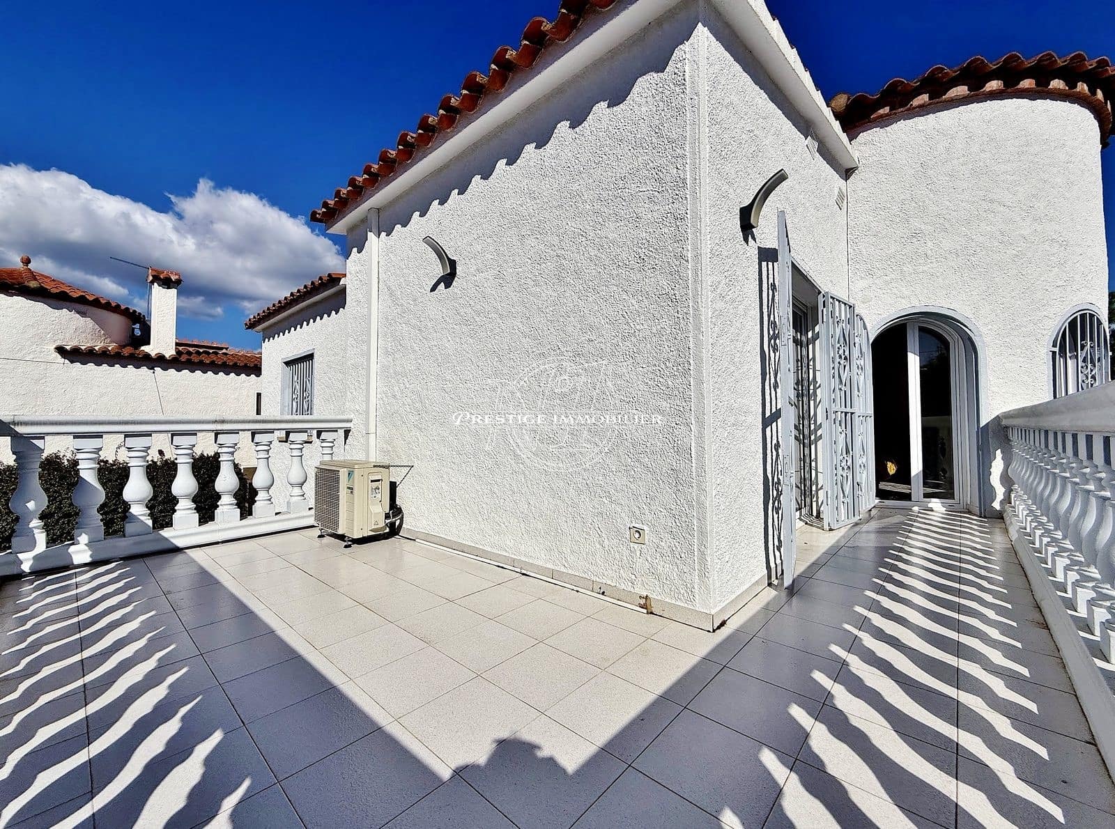 4 makuuhuone Huvila myytävänä paikassa Empuriabrava - 509 000 € (Ref: 9726535)