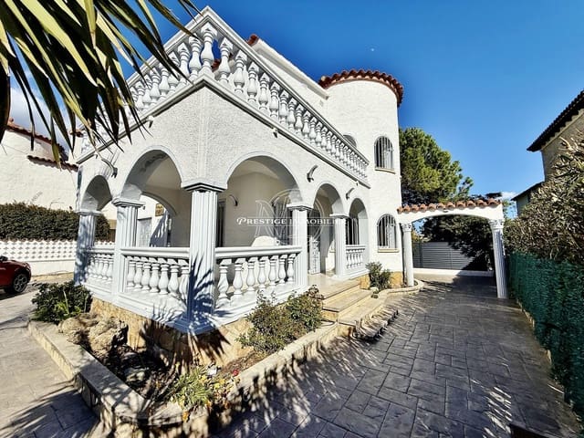 4 makuuhuone Huvila myytävänä paikassa Empuriabrava, Castelló d'Empúries - 509 000 € (Ref: 9726535)