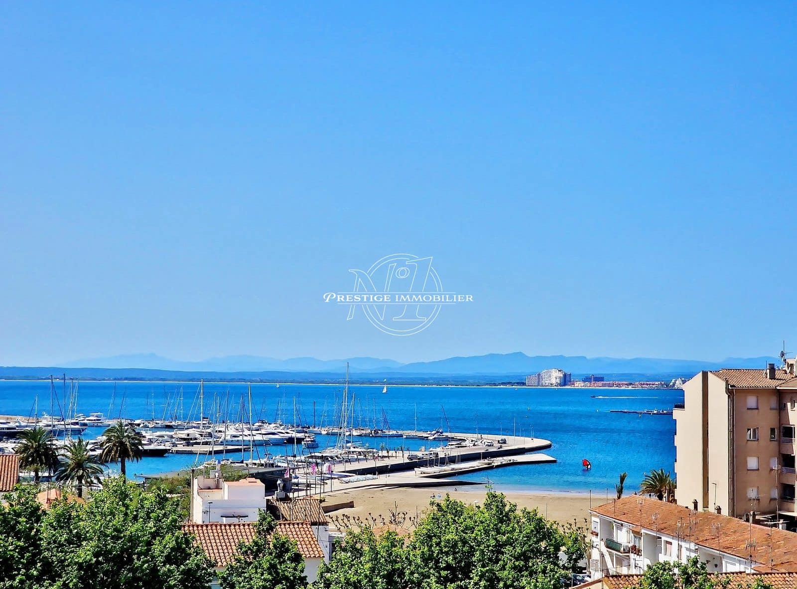 2 bedroom Apartment for sale in Roses - € 378,000 (Ref: 9732060)