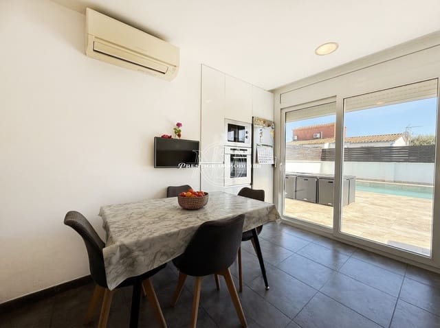 4 soveværelse Villa til salg i Empuriabrava, Castelló d'Empúries med swimmingpool - € 409.000 (Ref: 9772437)