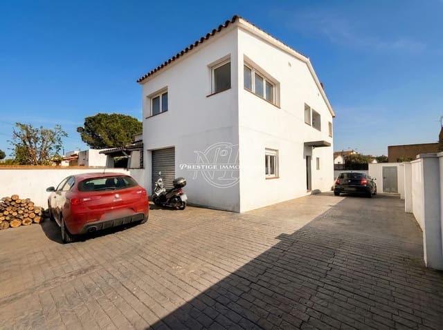 4 soveværelse Villa til salg i Empuriabrava, Castelló d'Empúries med swimmingpool - € 409.000 (Ref: 9772437)