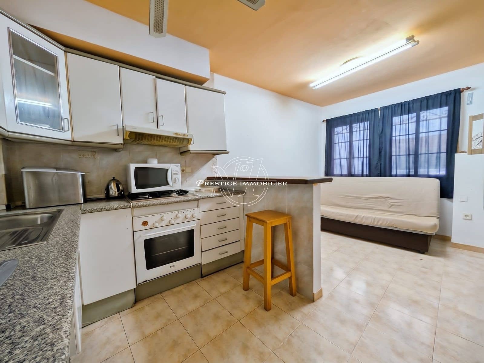 1 chambre Local Commercial à vendre à Roses - 190 000 € (Ref: 9780315)