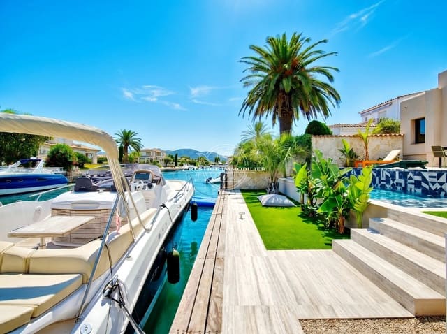 4 makuuhuone Huvila myytävänä paikassa Empuriabrava, Castelló d'Empúries mukana uima-altaan - 1 390 000 € (Ref: 9807899)