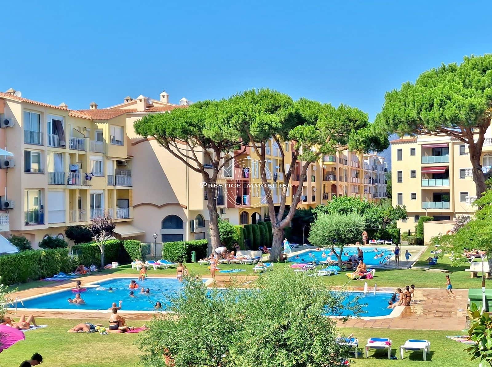 2 bedroom Apartment for sale in Empuriabrava with pool - € 215,000 (Ref: 9819323)