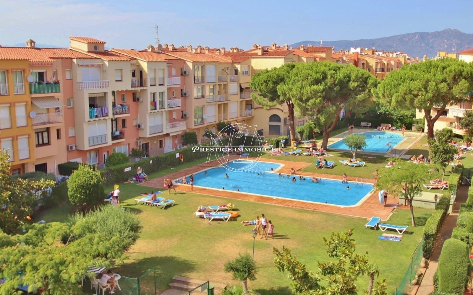 2 bedroom Apartment for sale in Empuriabrava with pool - € 215,000 (Ref: 9819323)