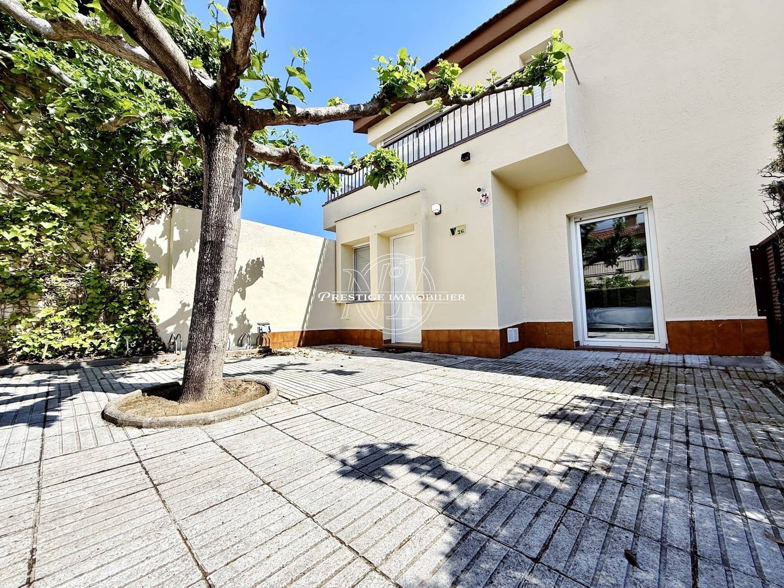 5 bedroom Villa for sale in Roses with pool - € 477,000 (Ref: 9824025)