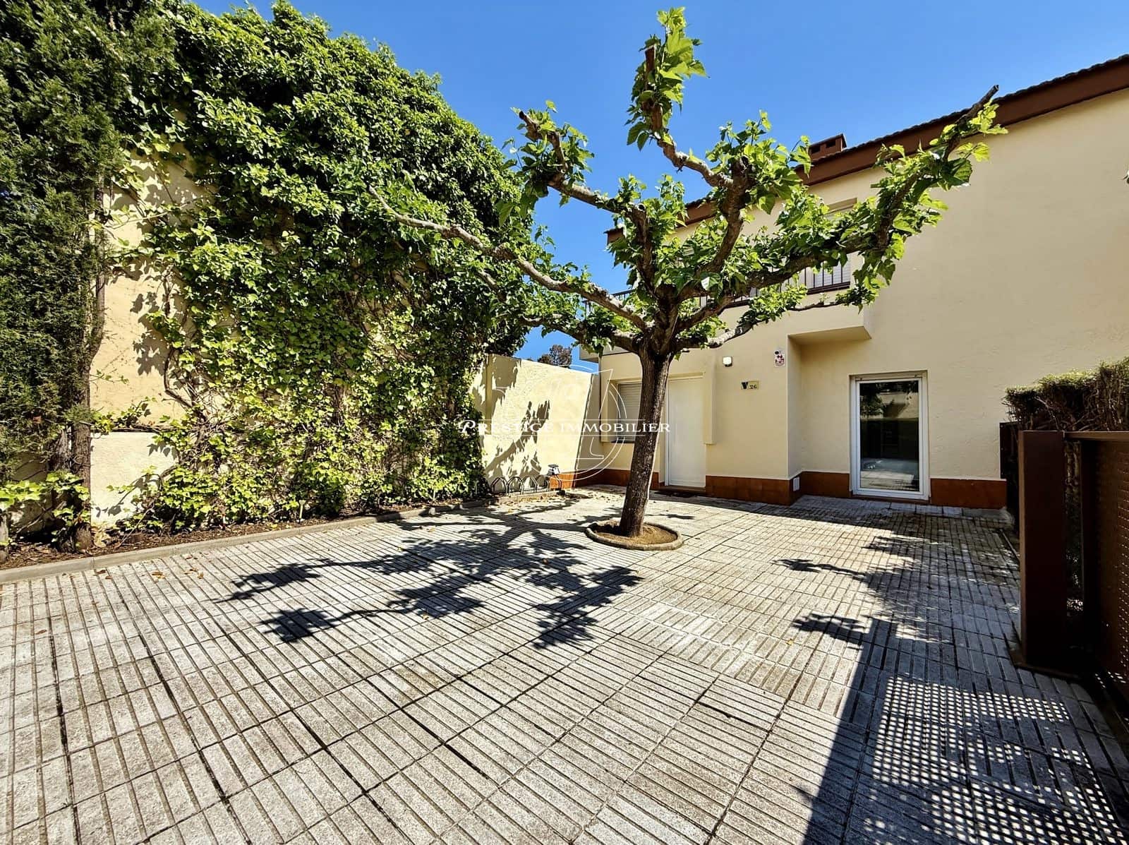 5 bedroom Villa for sale in Roses with pool - € 477,000 (Ref: 9824025)